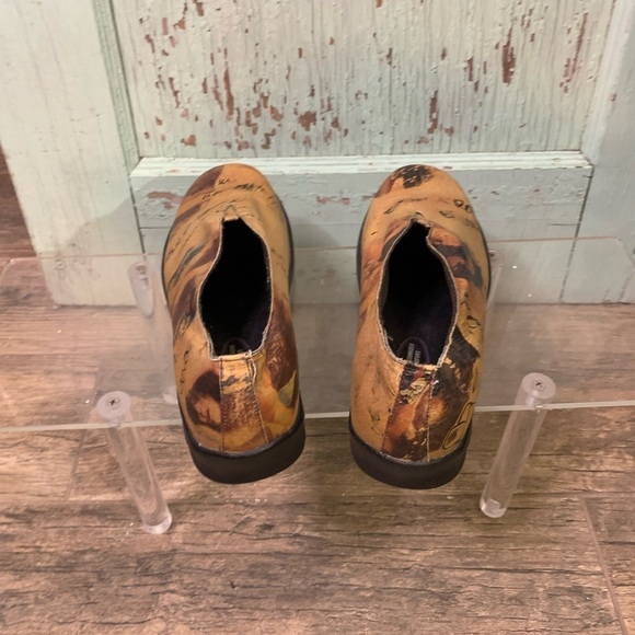 Women’s Aetrex tan leather clogs with a vintage boho vibe. Preloved - Picture 5 of 7